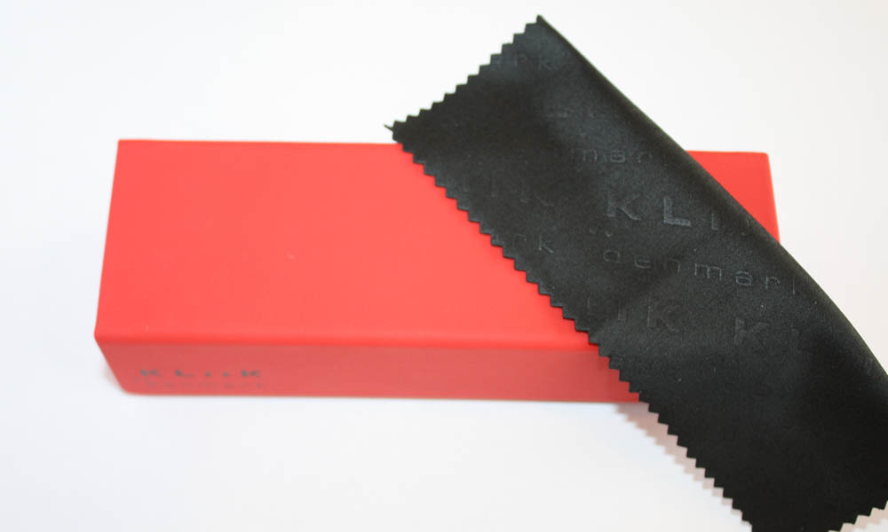 KliiK glasses case and cloth